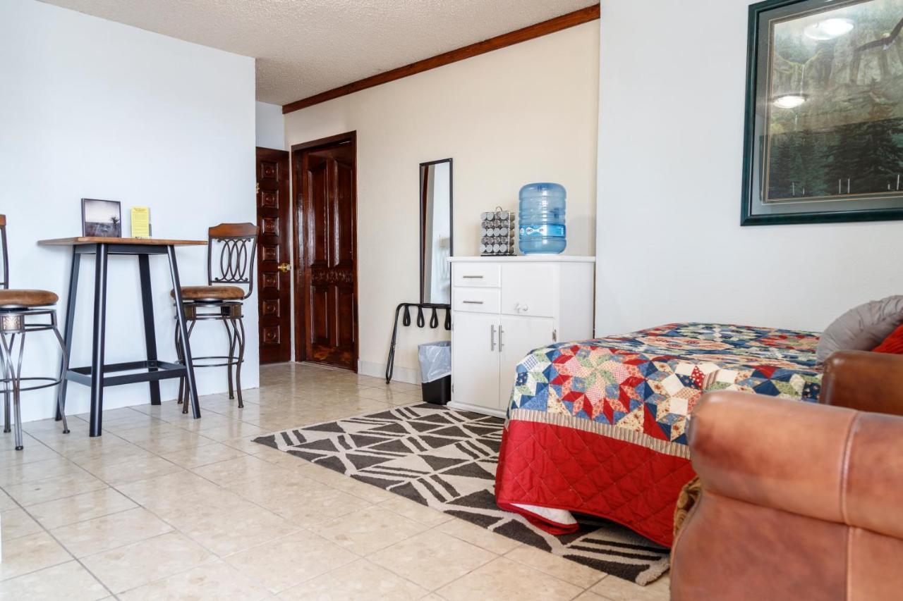 Playa Hermosa Inn At The Beach Энсенада Экстерьер фото